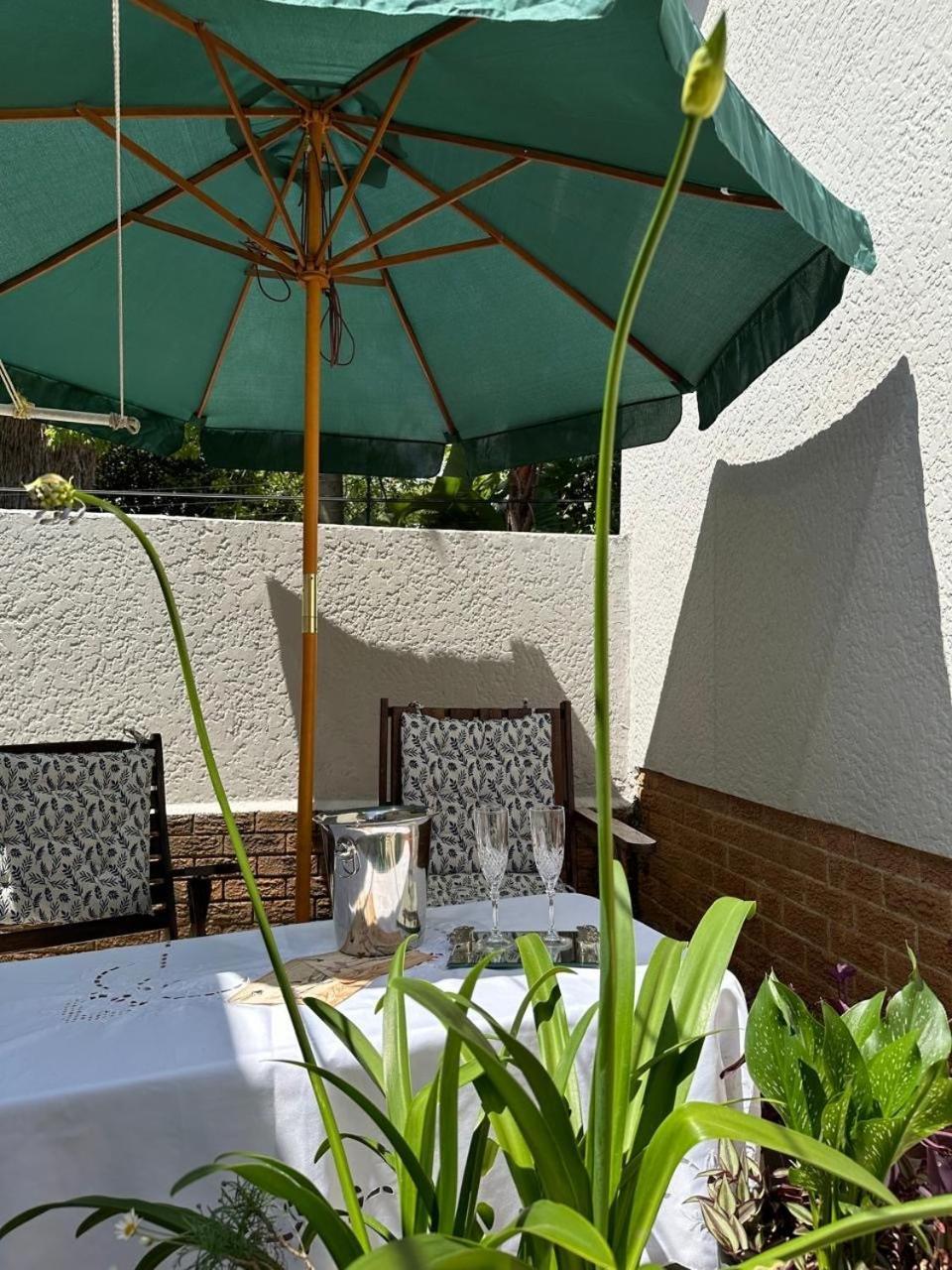 Bagley Terrace 136 Cottage Johannesburg Esterno foto